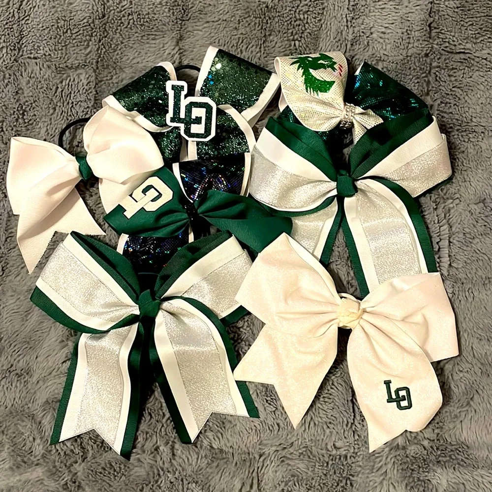 Bundle of 7 green and white cheer bows